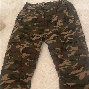 Fashion Nova women’s camouflage Cargo Pants